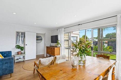 Photo of property in 47 Red Beach Road, Red Beach, 0932