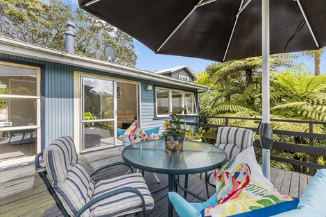 Photo of property in 22 Harrybrook Road, Green Bay, Auckland, 0604