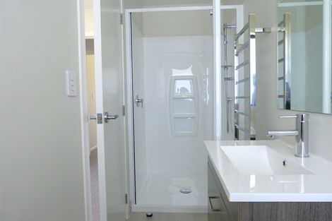 Photo of property in 107 Station Road, Kumeu, 0891