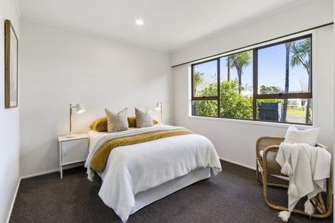 Photo of property in 27 Ferry Parade, Herald Island, Auckland, 0618