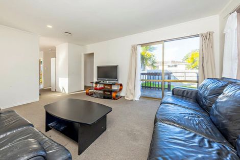 Photo of property in 4 Blackgate Place, Weymouth, Auckland, 2103