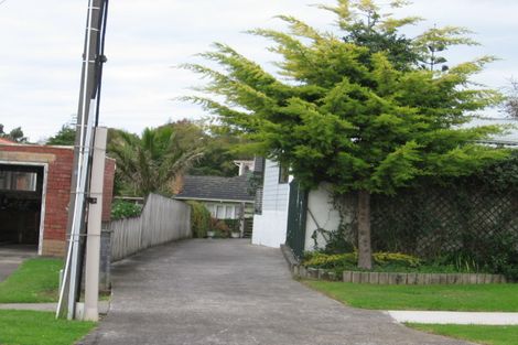 Photo of property in 1/102 Sandspit Road, Shelly Park, Auckland, 2014
