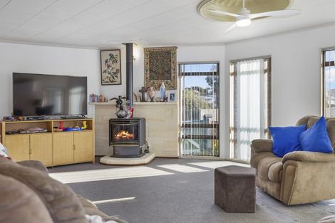 Photo of property in 24 Scott Avenue, Otaki Beach, Otaki, 5512