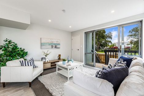 Photo of property in 1/51 Wharf Road, Te Atatu Peninsula, Auckland, 0610