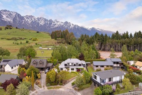 Photo of property in 7 Kelvin Place, Kelvin Heights, Queenstown, 9300