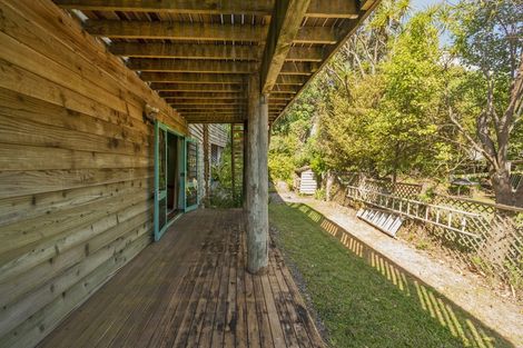 Photo of property in 35 Whiritoa Beach Road, Whiritoa, Whangamata, 3691