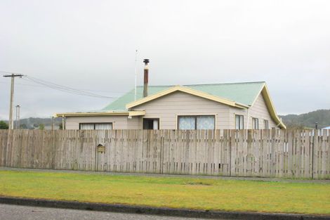 Photo of property in 43 Omapere Street, Dobson, Greymouth, 7805