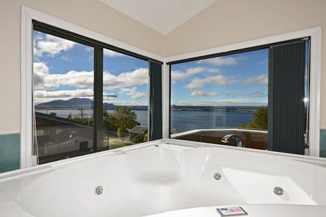 Photo of property in 82 Wakeman Road, Acacia Bay, Taupo, 3330