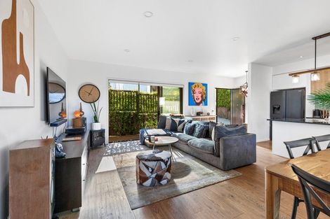 Photo of property in 24 Edgerton Road, Te Atatu Peninsula, Auckland, 0610