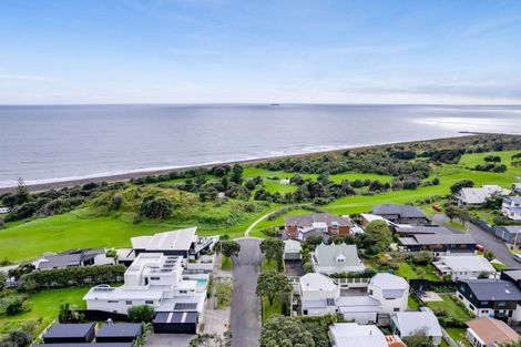 Photo of property in 2/5 Richmond Street, Fitzroy, New Plymouth, 4312