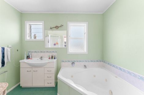 Photo of property in 130 Brooklands Road, Brooklands, New Plymouth, 4310