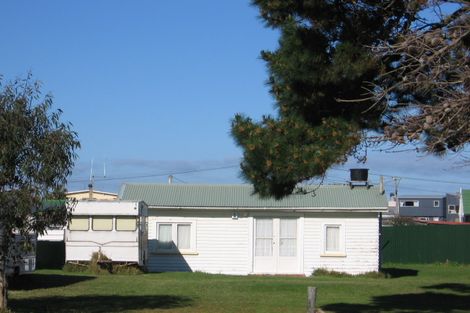 Photo of property in 16 Roore Street, Foxton Beach, Foxton, 4815