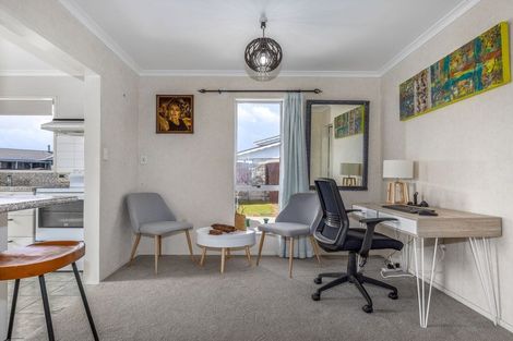 Photo of property in 3 Rimu Street, Levin, 5510