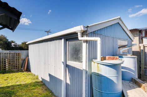Photo of property in 12 Beach Street, Tangimoana, 4822