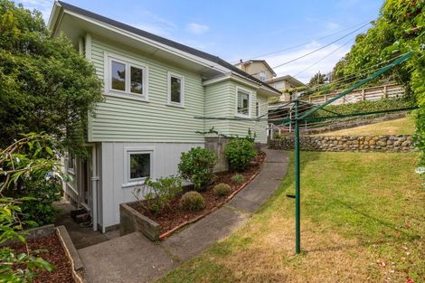 Photo of property in 16 Waru Street, Khandallah, Wellington, 6035