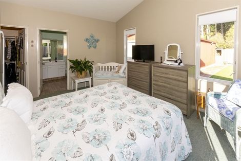 Photo of property in 17 Kiwi Avenue, Waikuku Beach, 7473