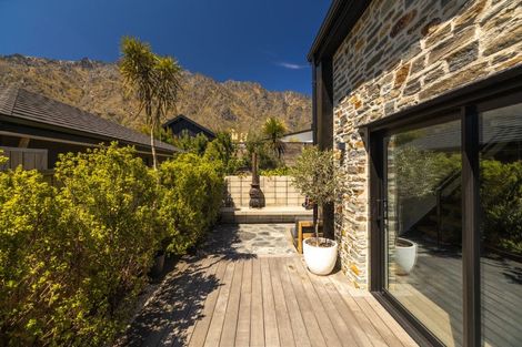 Photo of property in 9 Howden Drive, Jacks Point, 9371