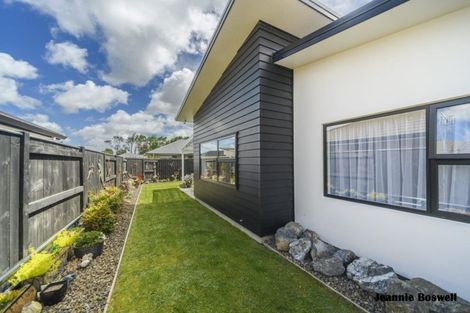 Photo of property in 5 Levi Place, Kelvin Grove, Palmerston North, 4414