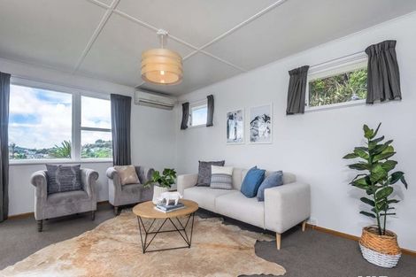 Photo of property in 5 Catherine Crescent, Paparangi, Wellington, 6037