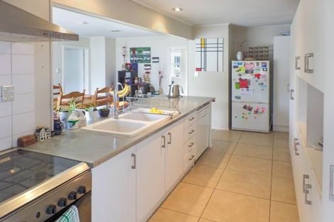 Photo of property in 31 Creamer Avenue, Belmont, Auckland, 0622