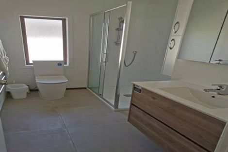 Photo of property in 5 Yeovil Road, Te Atatu Peninsula, Auckland, 0610