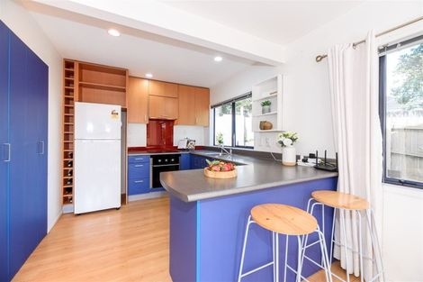 Photo of property in 6 Exmouth Road, Northcote, Auckland, 0627