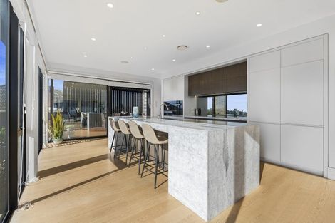 Photo of property in 37 Lake Pupuke Drive, Takapuna, Auckland, 0622