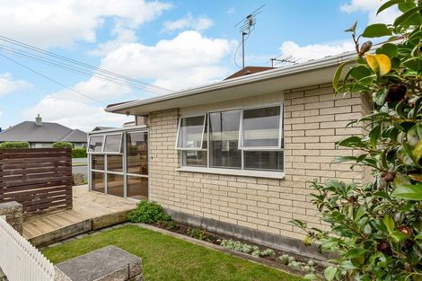 Photo of property in 1/4 French Street, Moturoa, New Plymouth, 4310