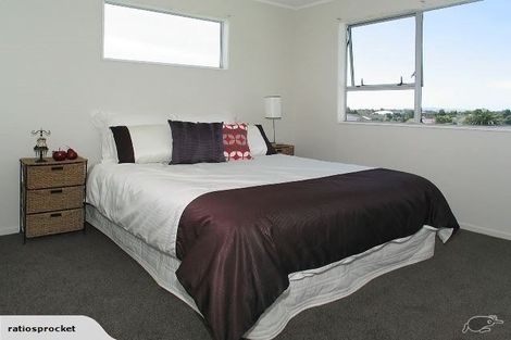 Photo of property in 4 South Street, Tawa, Wellington, 5028