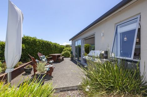 Photo of property in 2 Te Heke Place, Waikanae, 5036