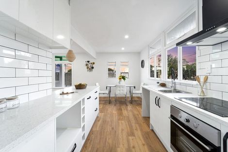 Photo of property in 1/120 Sunnyside Road, Sunnyvale, Auckland, 0612