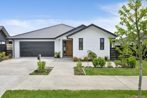 Photo of property in 9 Kauri Grove Drive, Kumeu, 0810