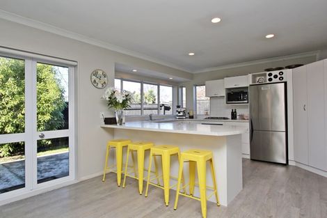 Photo of property in 17 Whiting Crescent, Greenmeadows, Napier, 4112