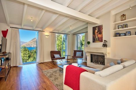 Photo of property in 6 Matau Place, Fernhill, Queenstown, 9300