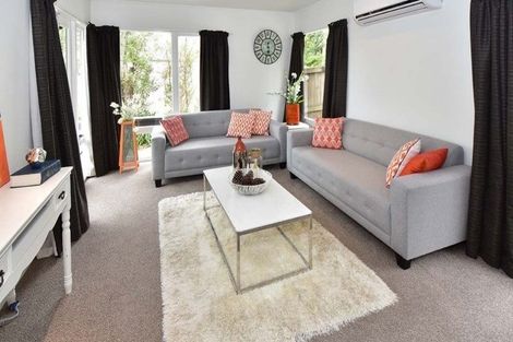 Photo of property in 1/546 Glenfield Road, Glenfield, Auckland, 0629