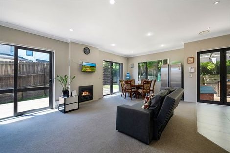 Photo of property in 23 Midhurst Avenue, Henderson, Auckland, 0612