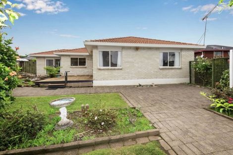Photo of property in 2/27 Channing Crescent, Botany Downs, Auckland, 2010