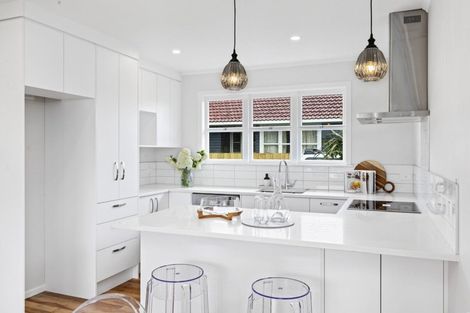 Photo of property in 1/3 Daphne Street, Kelston, Auckland, 0602