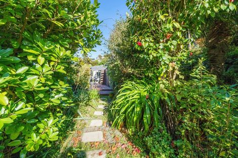 Photo of property in 49 Airlie Road, Plimmerton, Porirua, 5026
