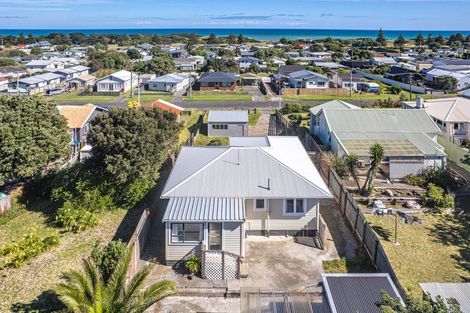 Photo of property in 12 Matai Street, Castlecliff, Whanganui, 4501