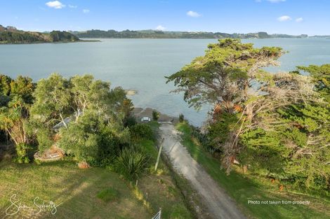 Photo of property in 86 Matakohe Wharf Road, Matakohe, 0593