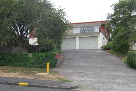 Photo of property in 22 Brunton Place, Glenfield, Auckland, 0629
