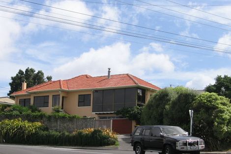 Photo of property in 1/162 East Coast Road, Forrest Hill, Auckland, 0620