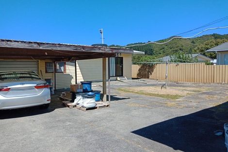 Photo of property in 10 Matthews Road, Wainuiomata, Lower Hutt, 5014