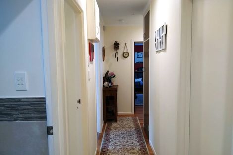 Photo of property in 1 Blenheim Street, Glenfield, Auckland, 0629