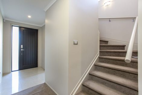 Photo of property in 12 Horizon View Road, Oteha, Auckland, 0632