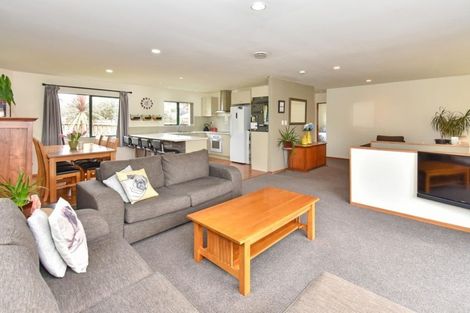 Photo of property in 1/10 Hilltop Road, Clover Park, Auckland, 2019