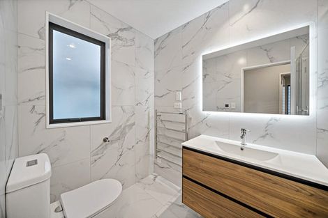 Photo of property in 13c Windermere Crescent, Blockhouse Bay, Auckland, 0600