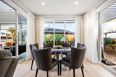 Photo of property in 63 Milford Road, Milford, Auckland, 0620