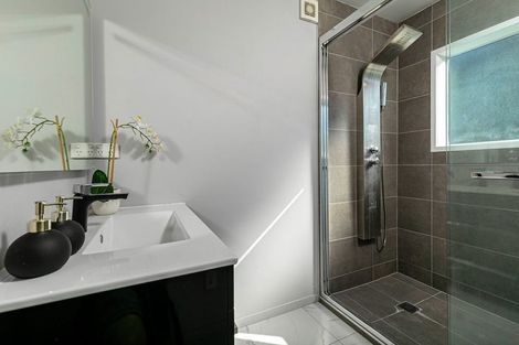 Photo of property in 2/28 East Coast Road, Milford, Auckland, 0620